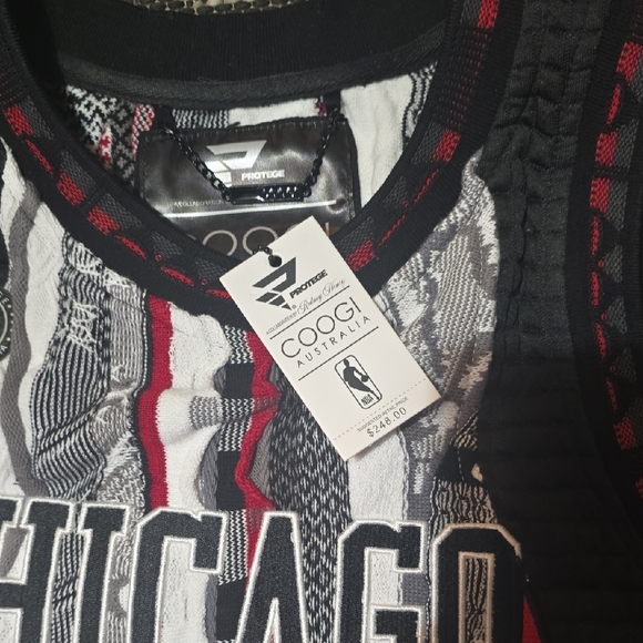 COOGI Australia Bulls Graphic Tee - Picture 2 of 3